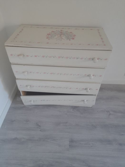 Cómoda em madeira branco para restauração