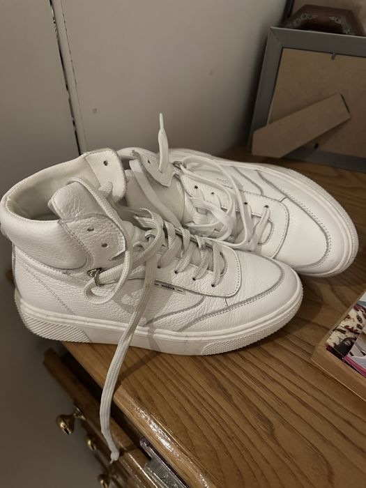 Sapatilhas brancas marca