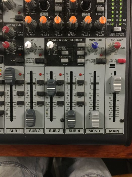Аналоговий зуковий мікшер (пульт) Behringer Eurodesk SX3242FX