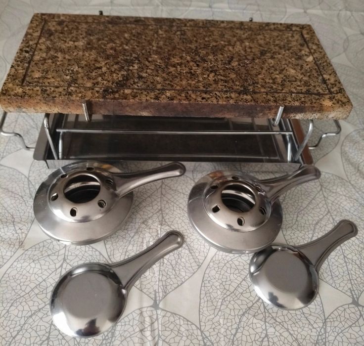 Raclette com pedra para grelhar
