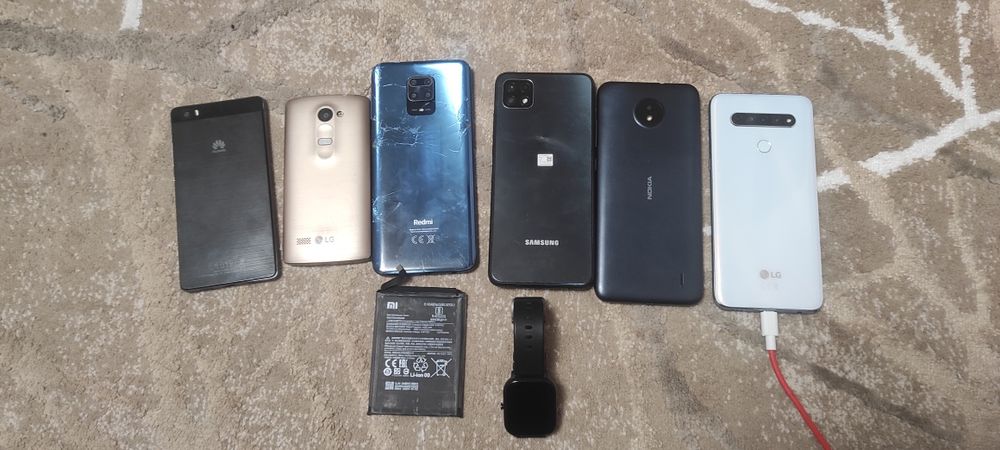 Zestaw sześciu telefonuw