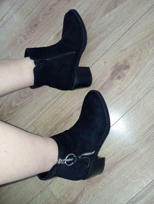 Продам замшеві сапожки, весна - осінь