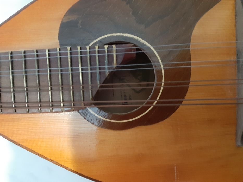 Продам мандолину 8-ми струнную