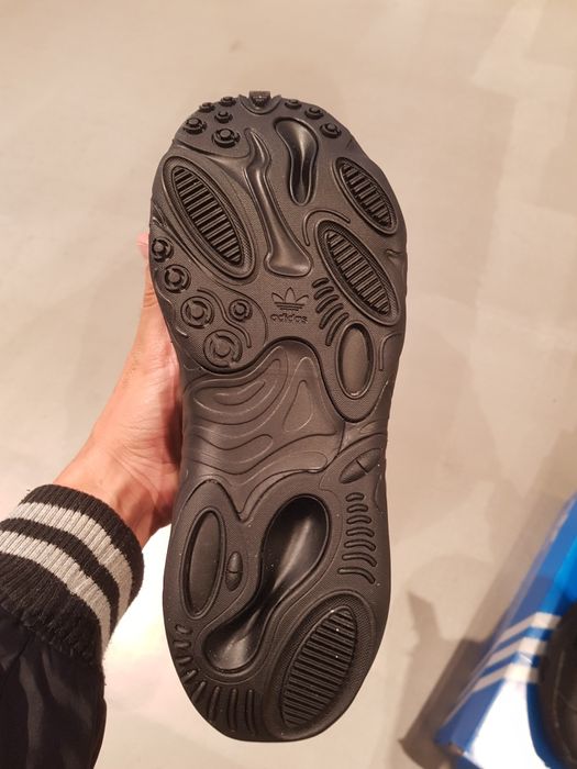 Ténis da Adidas ainda na Caixa