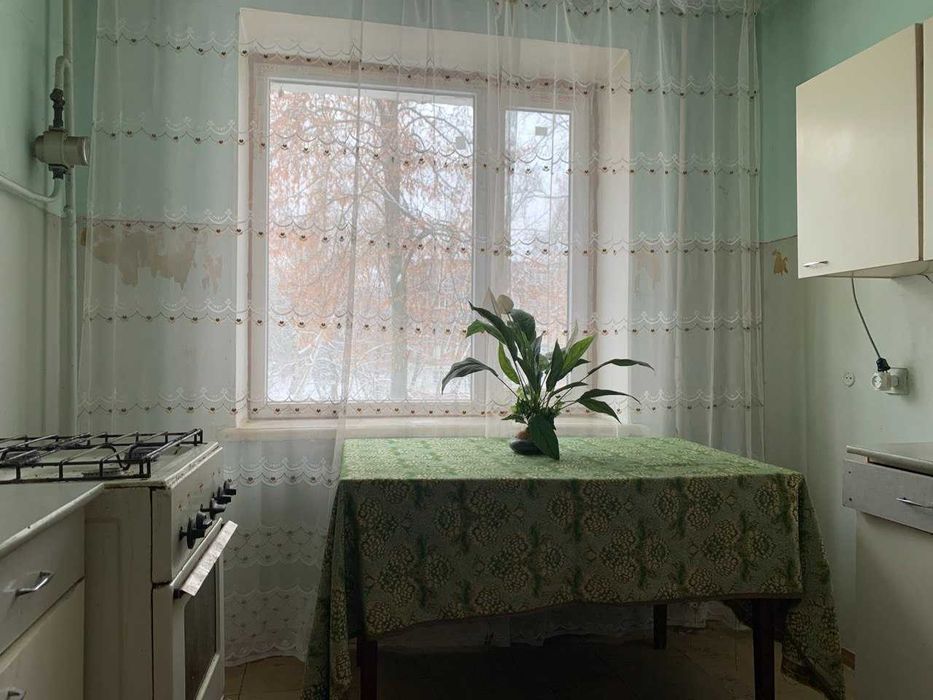 Продаю 4ком Кв.(теплая) 80м2 на 2єт. Кирпич.Дом. Все рядом