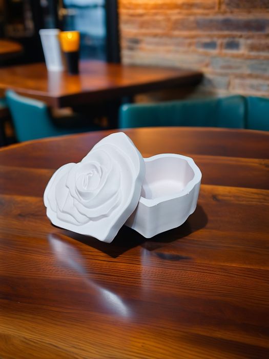 Dekoracyjny odlew z gipsu polimerowego