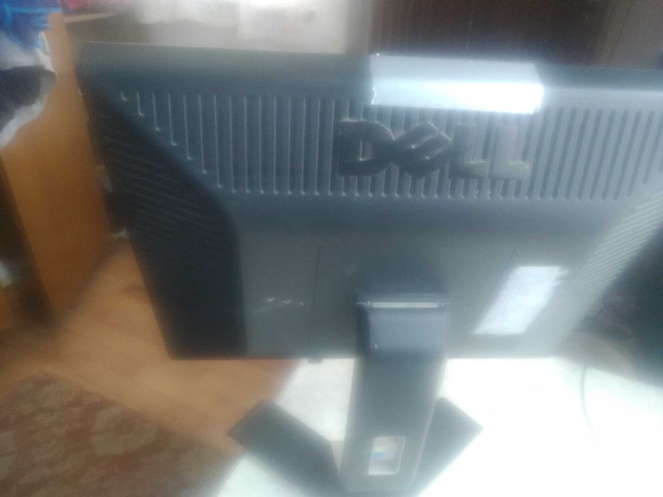 Монитор DELL 44см диагональ ,рабочий на все 100%
