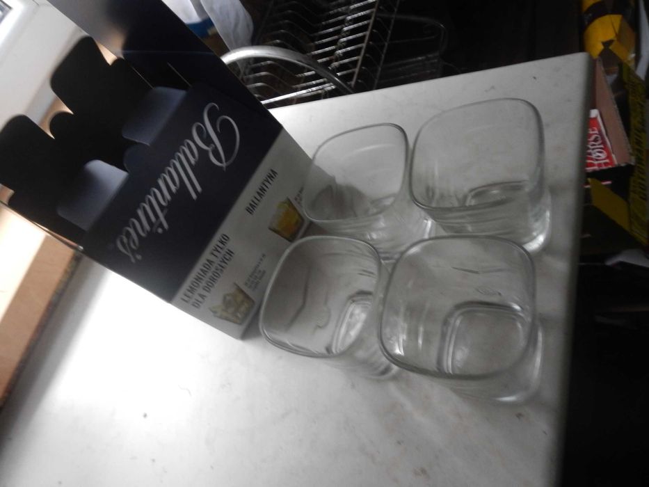 Wyprzedaż->Szklanki tłoczone Ballantines 40 ml -4 sztuki nowe