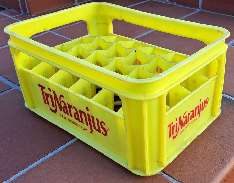 Grade Trinaranjus, garrafas de vidro Frisumo, Castello, Coke anos 90