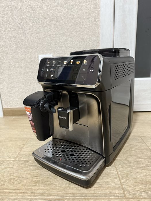 Кавомашина PHILIPS Series 5400