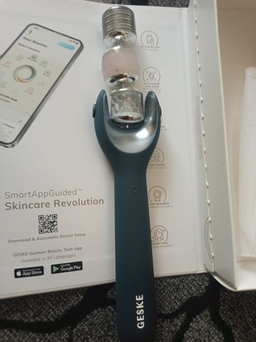Geske MicroNeedle Face Roller 9 in 1 эл. ролик для лица с микроиглами
