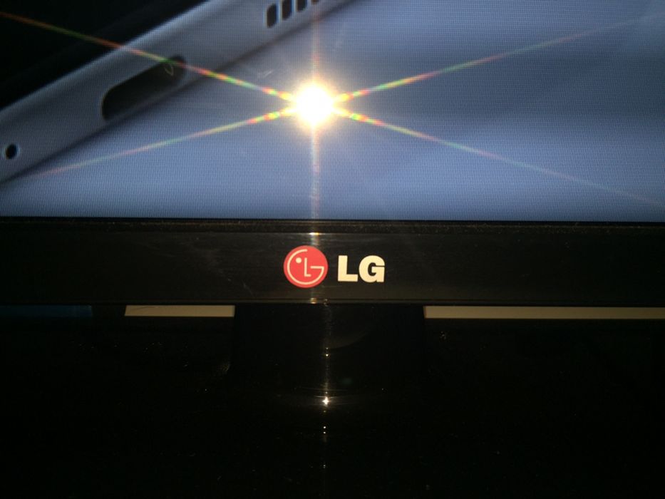 TV LG 42 polegadas 95 x 53 cms