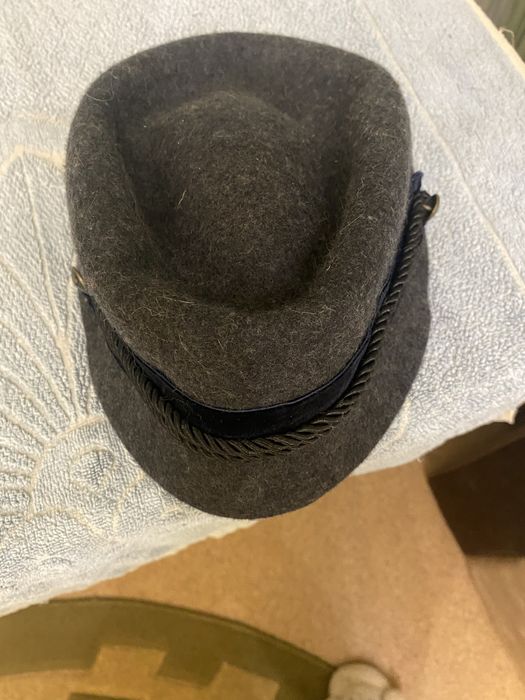 Стильная кеппи  ZARA