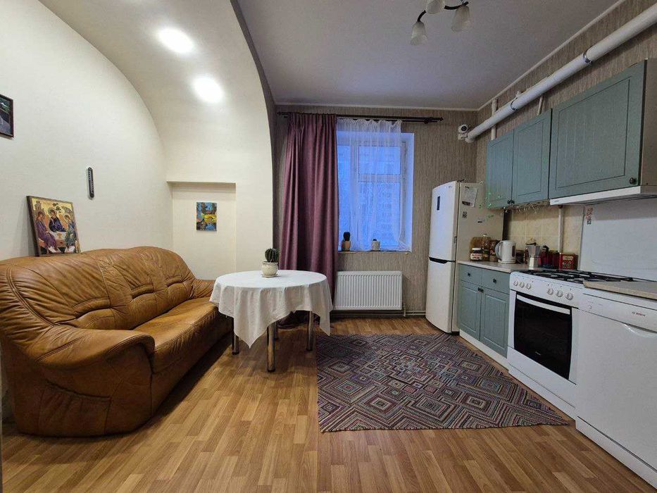 Продам 3-х кімнатну квартиру 82м з високою стелею і автономне опалення