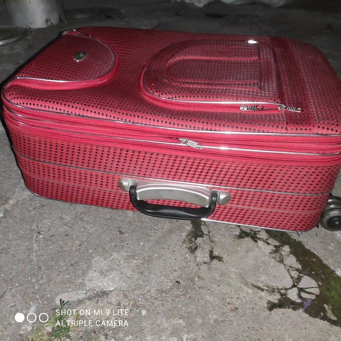 Продам чемодан дорожный