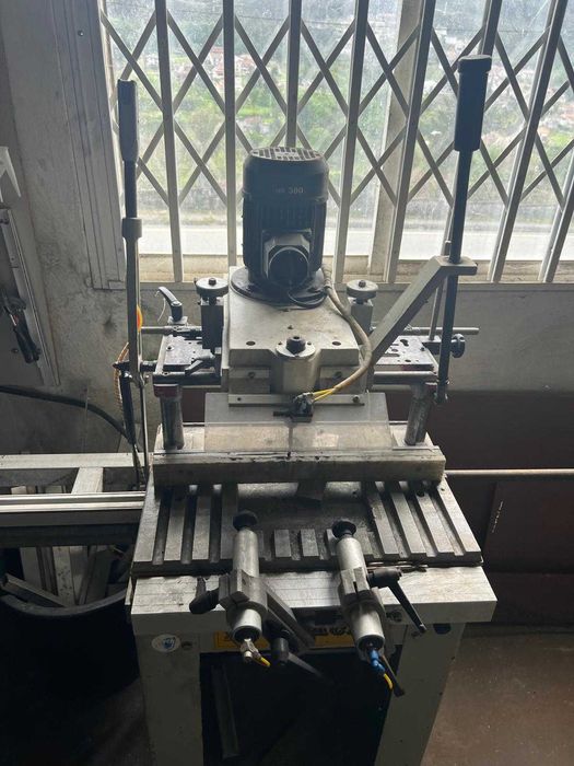 Fresadora para alumínio da marca LGF