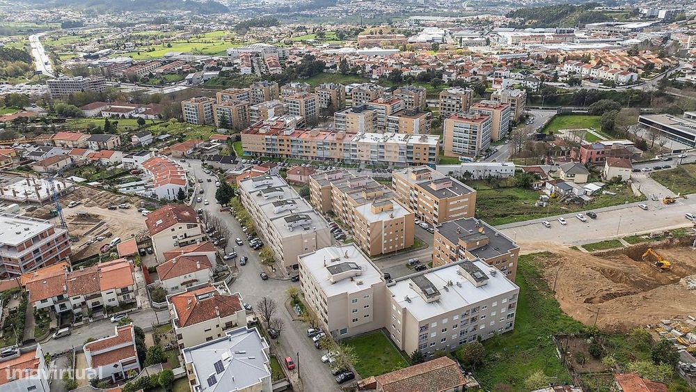 Apartamento T2 com suite e garagem fechada, em Nogueira, Braga!