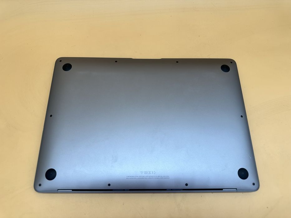 Macbook air 2020 m1 ! 256gb 80 циклів стан на фото