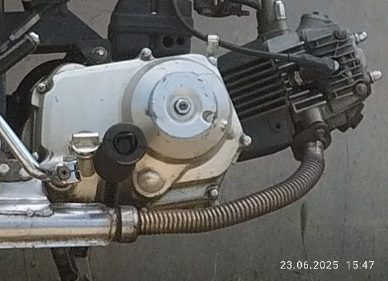 Мотор мопеда 110 кубиків.