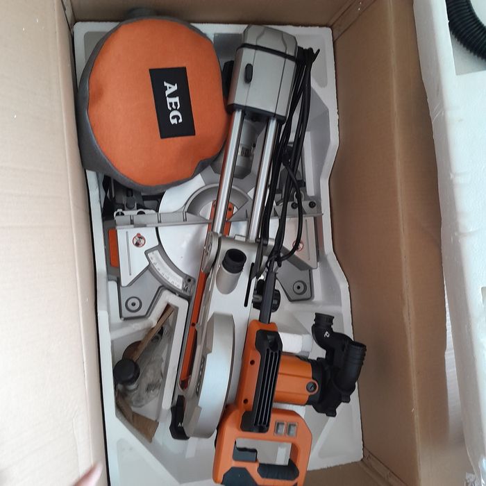 Нова торцовочна пила AEG PS 216 L