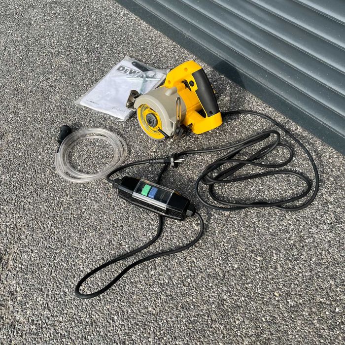 Przecinarka do glazury na mokro DeWalt DWC410