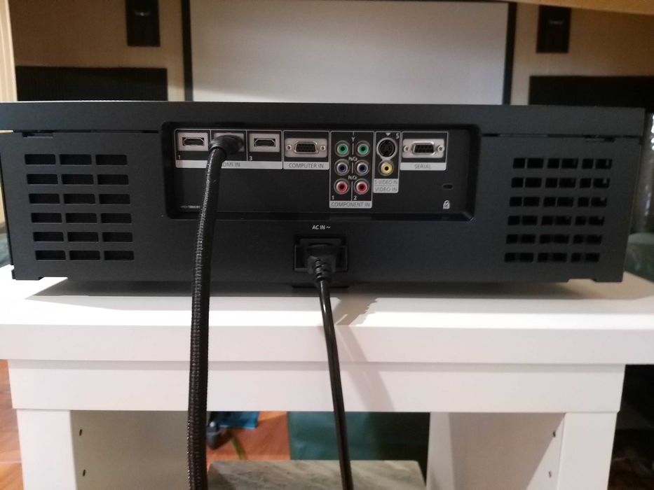 Projector Full HD Panasonic PT-AE3000E.