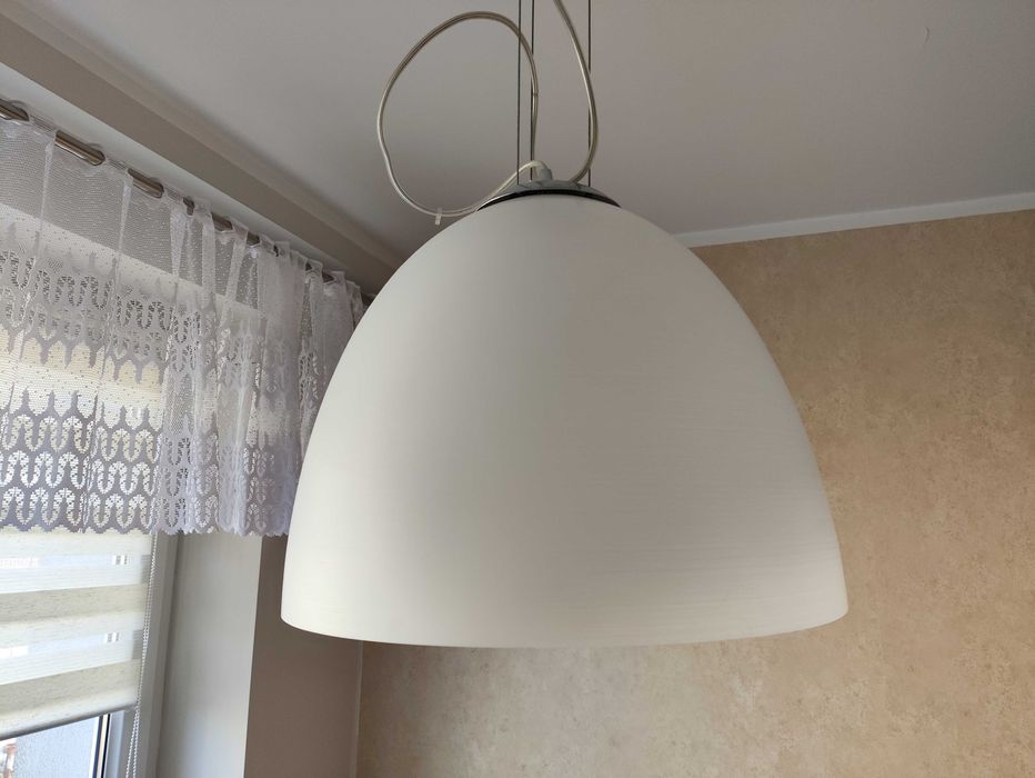 Lampa sufitowa z szklanym kloszem