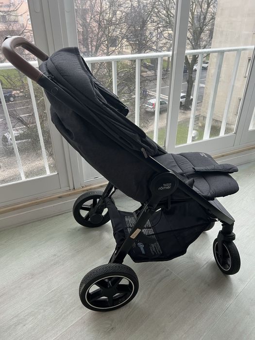 Carrinho de bebe com ovo