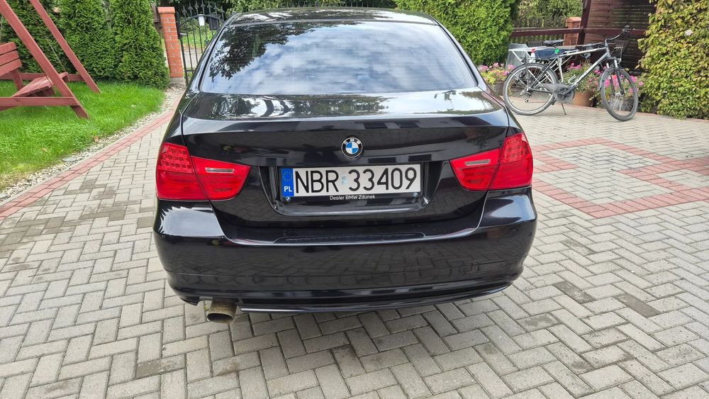 BMW Seria 3 BMW Seria 3 sedan 2009 rok