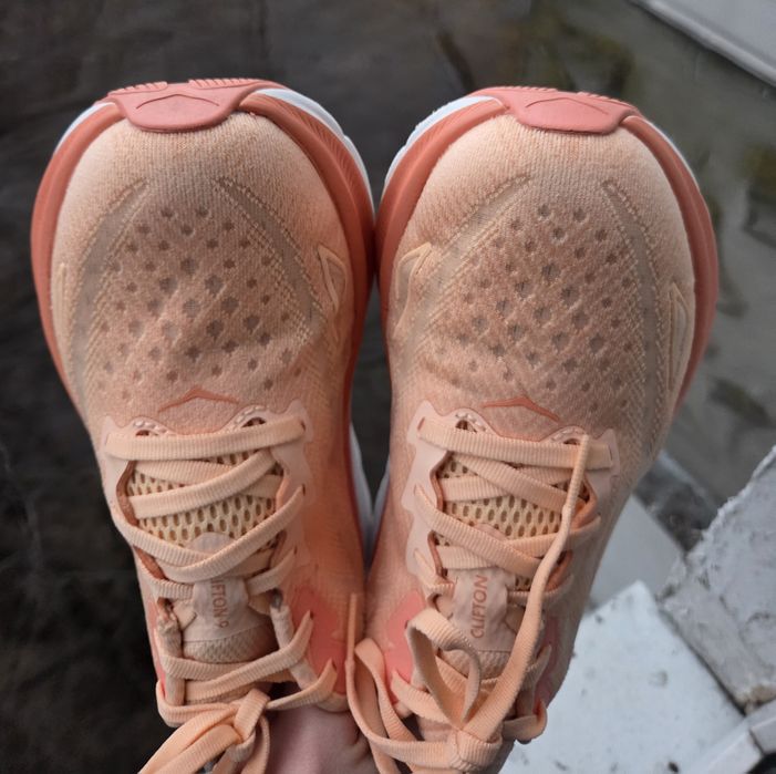 40.5р Hoka Clifton 9 жіночі кросівки