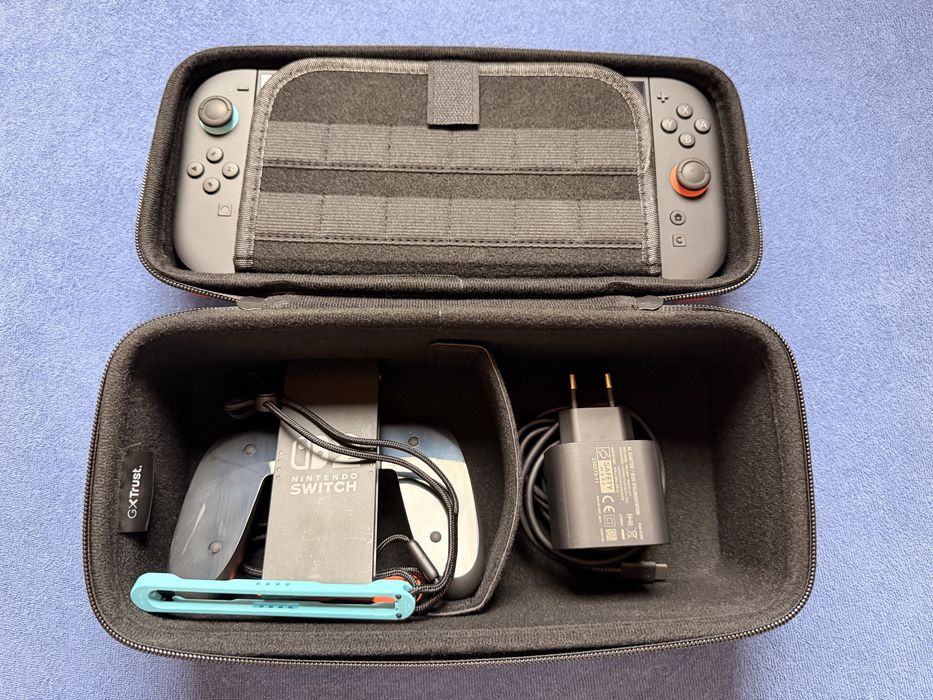 Nintendo Swith 2  prawie nowa lipiec 26 +gra