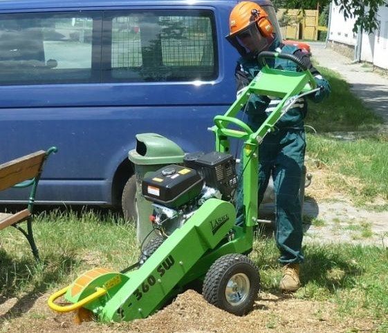 Wycinanie drzew, rozdrabniacz do gałęzi, frezowanie pni, podnośnik