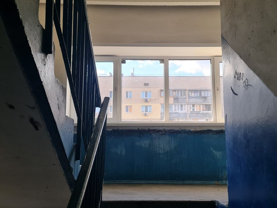 Продаж 1 кімнатой квартири Харківський масив вул Тростянецька 97 Нова Дарниця Держ програми метро Вирлиця
