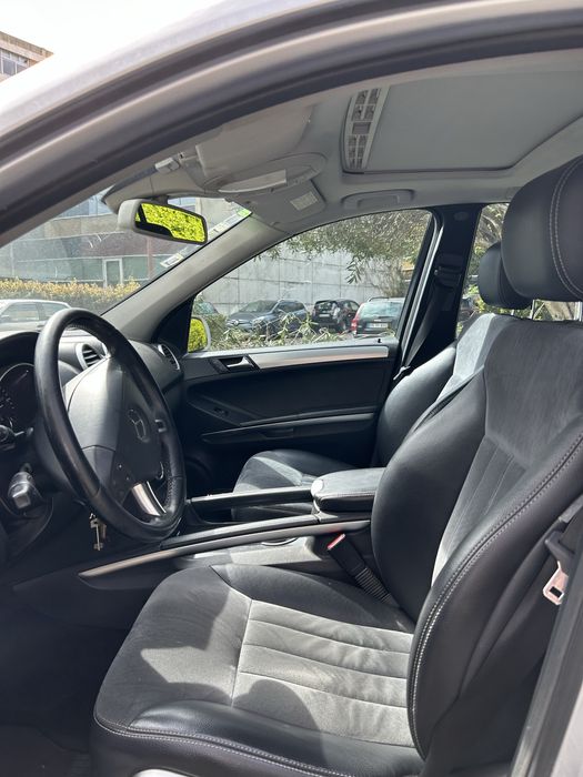 Mercedes ML320 cinzento