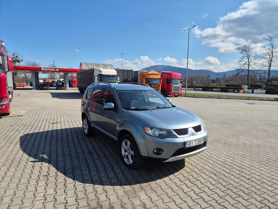 Mitsubishi Outlander* 4x4 * 7 osób * 2.0d 140KM *HAK * 260 TYS KM *