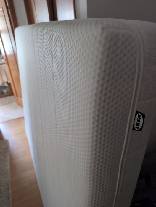 Colchão IKEA usado