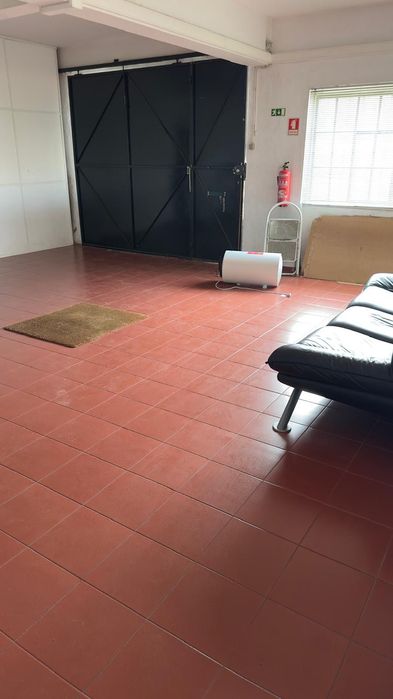 Armazém / Escritórios — 368 m² — Zona Nobre de Setúbal