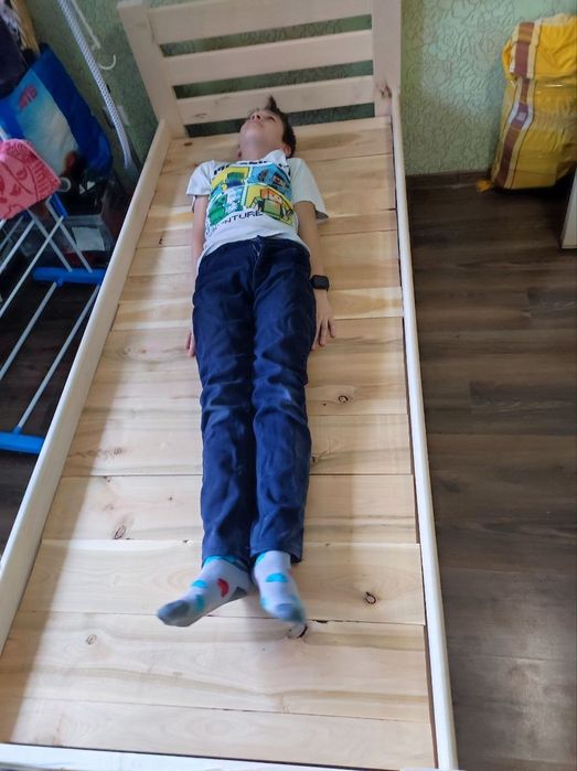 Продам кровать деревяная