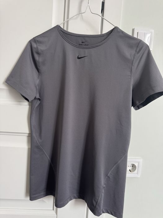 Спортивна футболка Nike розмір М