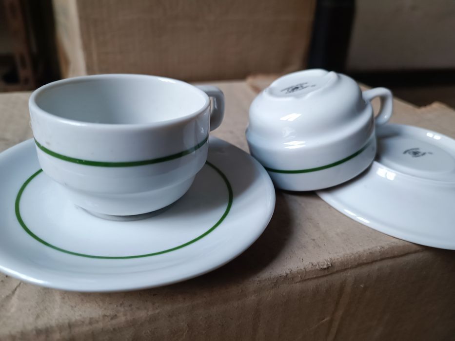 Chávenas e pires de porcelana para café