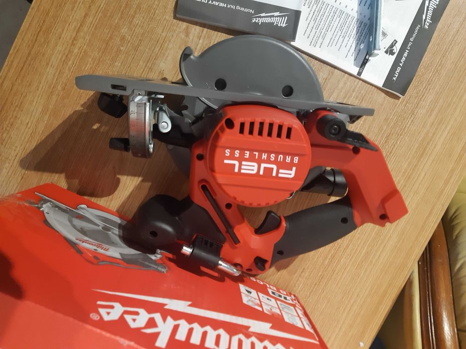 Piła pilarka  tarczowa Milwaukee M18 CCS55