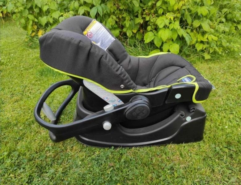 Fotelik samochodowy/ nosidełko Chicco 0-13 kg
