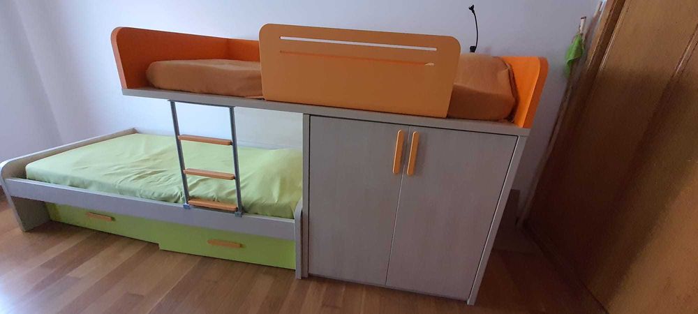 Beliche para crianças com armário e gaveta – ótimo estado