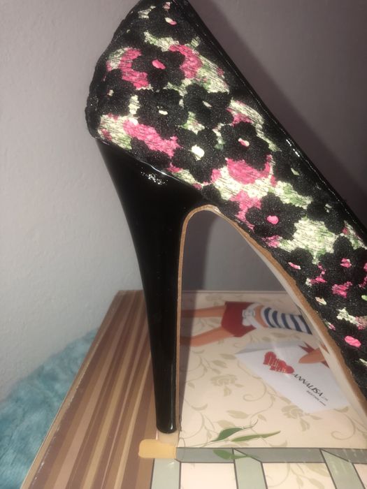 Sapatos de salto alto