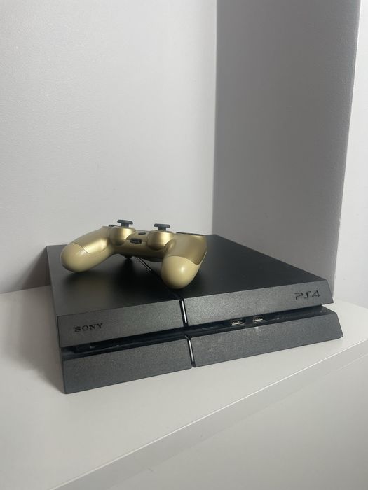 Konsola ps4 z padem zlotym
