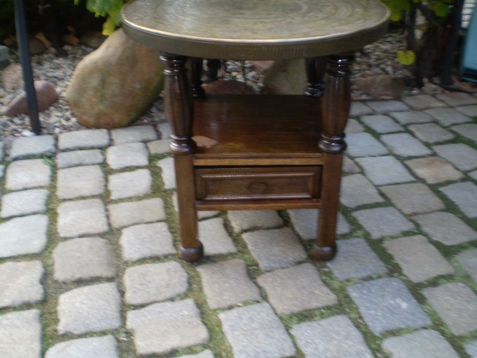 antyk stary stolik