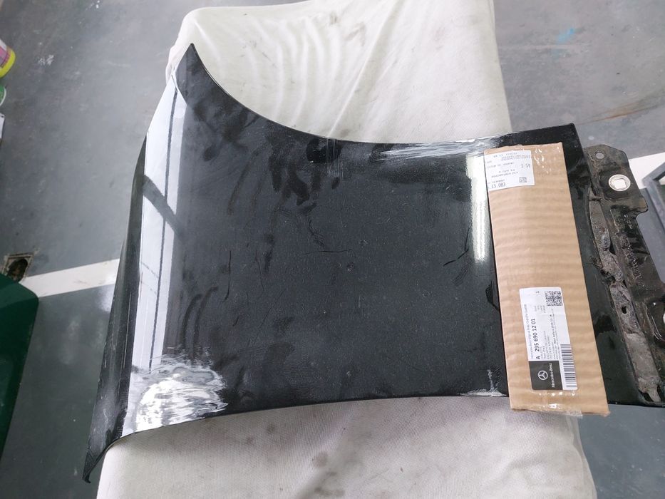 Guarda lamas direito com friso Mercedes EQE