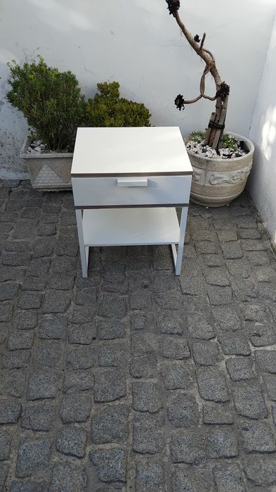 Mesinha cabeceira nova