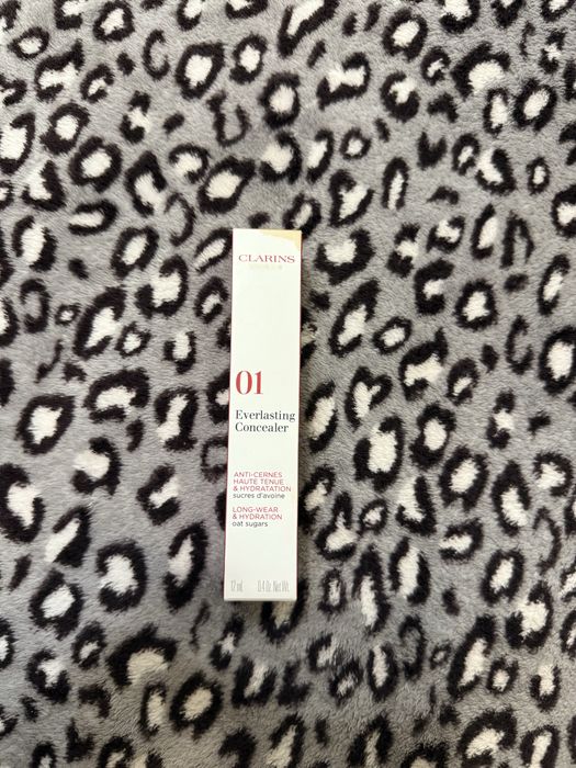 Консилер Clarins