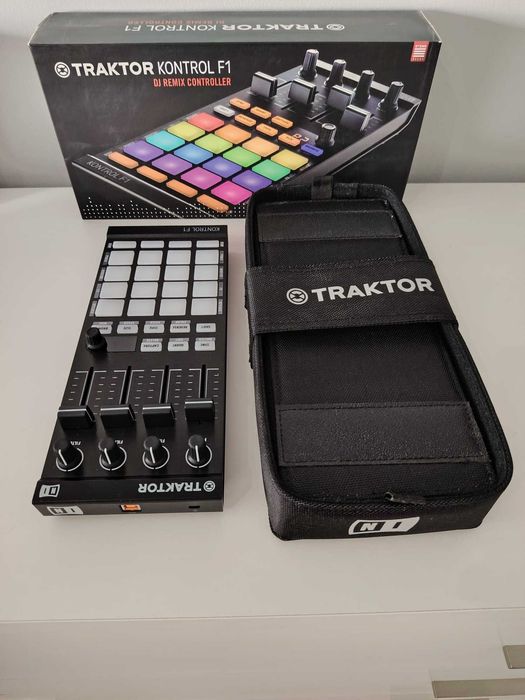 Traktor Kontrol F1 (Caixa + Bolsa Oficial)